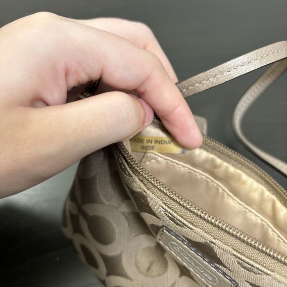 Coach Wristlet‎ Signature Taupe Op Art Small Logo Pattern READ - Picture 12 of 13